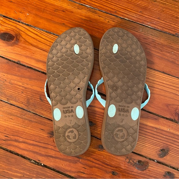 OKA b. Shoes Okab Seafoam Scalloped Bristol Flip Flops Size 7 Made
